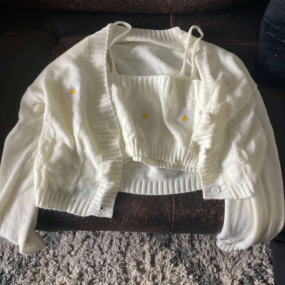 Button Front Daisy Floral Embroided Cardigan With Cami (Never worn)